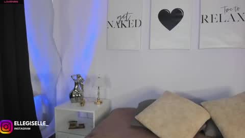Snapshot of ellegisellee chatting on 05-10-26, 03:01 Yiss online show from 05-10-26, 03:01