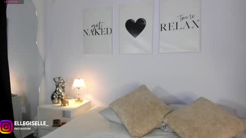 Snapshot of ellegisellee chatting on 05-23-26, 10:30 Yiss online show from 05-23-26, 10:30