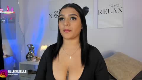 Snapshot of ellegisellee chatting on 06-23-26, 03:04 Yiss online show from 06-23-26, 03:04
