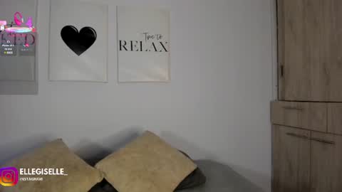 Snapshot of ellegisellee chatting on 06-26-26, 03:00 Yiss online show from 06-26-26, 03:00
