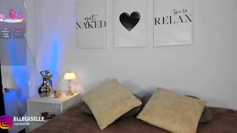 Snapshot of ellegisellee chatting on 07-07-26, 03:53 Yiss online show from 07-07-26, 03:53
