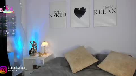 Snapshot of ellegisellee chatting on 07-22-26, 09:45 Yiss online show from 07-22-26, 09:45