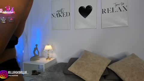 Snapshot of ellegisellee chatting on 07-23-26, 06:11 Yiss online show from 07-23-26, 06:11
