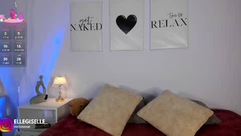 Snapshot of ellegisellee chatting on 07-26-26, 02:53 Yiss online show from 07-26-26, 02:53