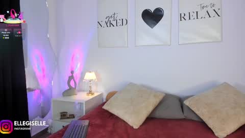 Snapshot of ellegisellee chatting on 07-31-26, 05:29 Yiss online show from 07-31-26, 05:29