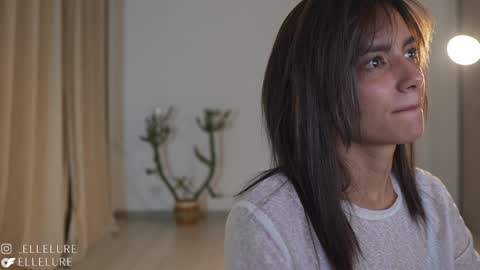 Snapshot of ellelure_ chatting on 01-20-25, 11:54 Linda Restrepo online show from 01-20-25, 11:54