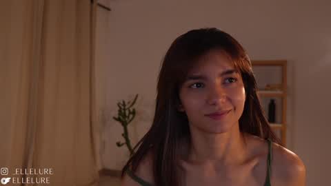 Snapshot of ellelure_ chatting on 01-31-25, 04:14 Linda Restrepo online show from 01-31-25, 04:14