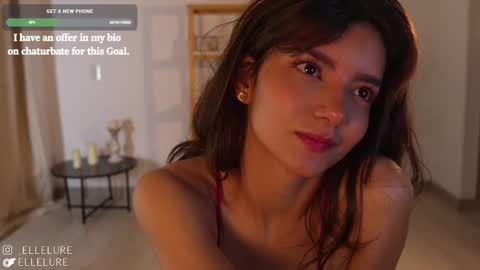 Snapshot of ellelure_ chatting on 02-25-25, 11:55 Linda Restrepo online show from 02-25-25, 11:55