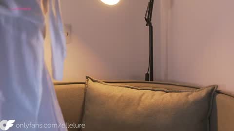 Snapshot of ellelure_ chatting on 07-17-26, 10:36 Linda Restrepo online show from 07-17-26, 10:36