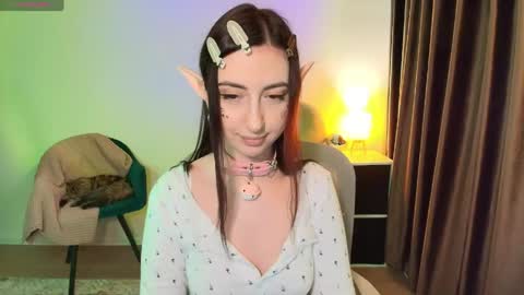 Snapshot of ellfkiss chatting on 06-08-26, 02:17 alice online show from 06-08-26, 02:17