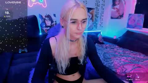 Ellie online show from 10-20-25, 01:11