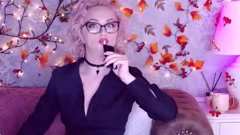 Snapshot of ellianareese chatting on 09-15-25, 01:49 Elliana online show from 09-15-25, 01:49