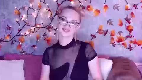 Snapshot of ellianareese chatting on 09-23-25, 02:14 Elliana online show from 09-23-25, 02:14