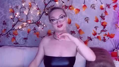 Snapshot of ellianareese chatting on 10-15-25, 05:18 Elliana online show from 10-15-25, 05:18