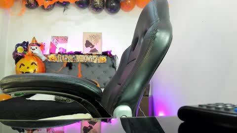  Ellie   online show from 10-29-25, 12:07