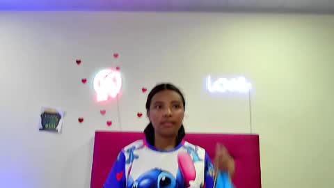 ellie_cute7 online show from 04-24-26, 07:16