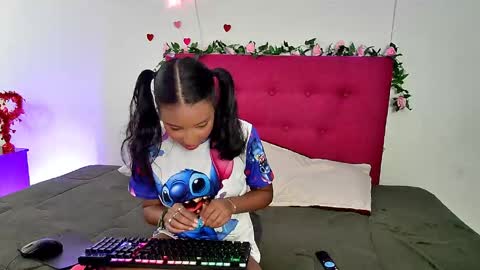 Snapshot of ellie_cute7 chatting on 05-19-26, 07:09 ellie_cute7 online show from 05-19-26, 07:09