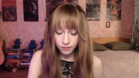 Snapshot of ellie_friendly chatting on 04-22-26, 01:45 ellie_friendly online show from 04-22-26, 01:45