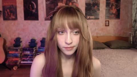 Snapshot of ellie_friendly chatting on 04-25-26, 01:52 ellie_friendly online show from 04-25-26, 01:52