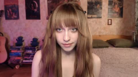Snapshot of ellie_friendly chatting on 05-09-26, 12:27 ellie_friendly online show from 05-09-26, 12:27