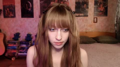 Snapshot of ellie_friendly chatting on 05-27-26, 11:24 ellie_friendly online show from 05-27-26, 11:24