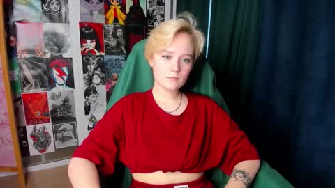 Snapshot of ellie_heavenly chatting on 11-19-25, 08:58 Ellie online show from 11-19-25, 08:58