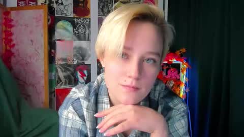 Snapshot of ellie_heavenly chatting on 11-29-25, 09:01 Ellie online show from 11-29-25, 09:01