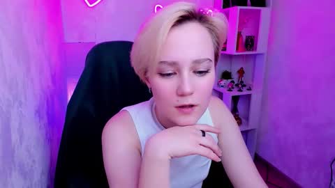 Snapshot of ellie_heavenly chatting on 12-04-25, 08:23 Ellie online show from 12-04-25, 08:23