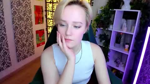 Snapshot of ellie_heavenly chatting on 12-05-25, 02:20 Ellie online show from 12-05-25, 02:20