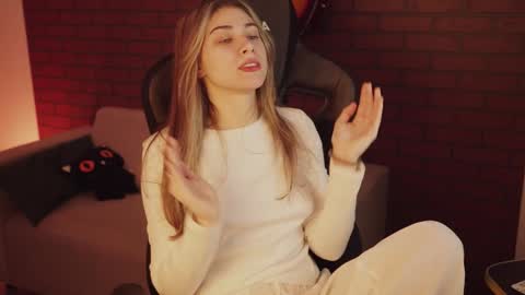 Snapshot of elliecutes chatting on 01-07-25, 05:33 elliecutes online show from 01-07-25, 05:33