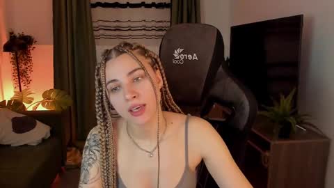 Snapshot of elliecutes chatting on 02-10-25, 06:42 elliecutes online show from 02-10-25, 06:42