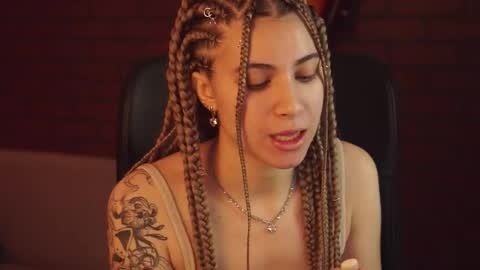 Snapshot of elliecutes chatting on 02-11-25, 05:26 elliecutes online show from 02-11-25, 05:26