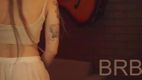 Snapshot of elliecutes chatting on 02-11-25, 08:37 elliecutes online show from 02-11-25, 08:37