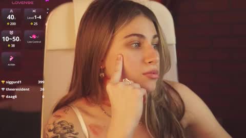 Snapshot of elliecutes chatting on 02-14-25, 06:29 elliecutes online show from 02-14-25, 06:29