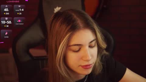 Snapshot of elliecutes chatting on 02-18-25, 05:53 elliecutes online show from 02-18-25, 05:53