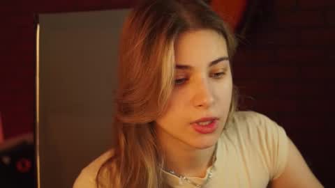 Snapshot of elliecutes chatting on 02-24-25, 02:30 elliecutes online show from 02-24-25, 02:30