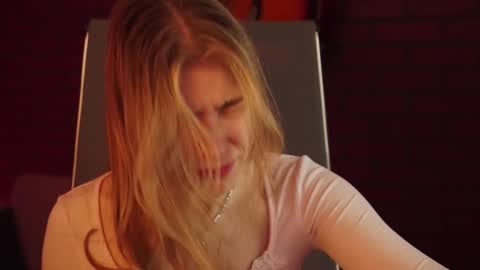 Snapshot of elliecutes chatting on 03-09-25, 05:22 elliecutes online show from 03-09-25, 05:22