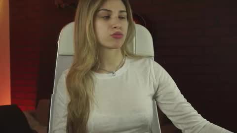 Snapshot of elliecutes chatting on 09-29-25, 08:08 elliecutes online show from 09-29-25, 08:08