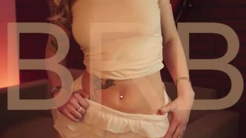 Snapshot of elliecutes chatting on 10-13-25, 05:07 elliecutes online show from 10-13-25, 05:07