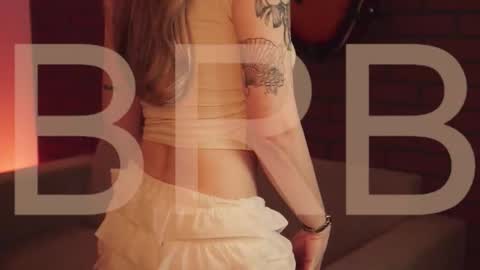 Snapshot of elliecutes chatting on 10-14-25, 05:08 elliecutes online show from 10-14-25, 05:08