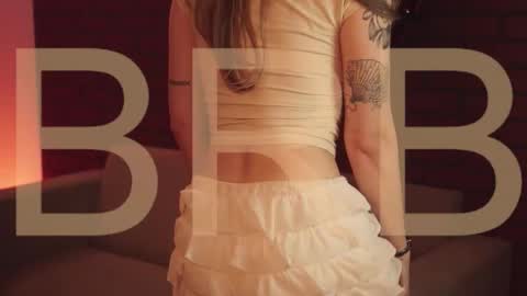 Snapshot of elliecutes chatting on 10-17-25, 08:17 elliecutes online show from 10-17-25, 08:17