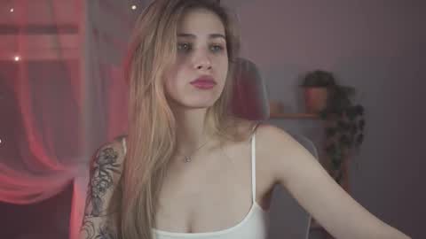 Snapshot of elliecutes chatting on 11-22-25, 08:57 elliecutes online show from 11-22-25, 08:57