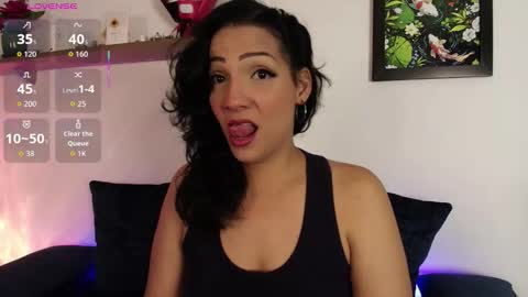 Snapshot of elliee1 chatting on 02-19-26, 12:23 elliee1 online show from 02-19-26, 12:23