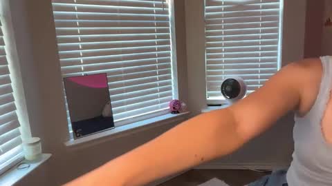 Ellie online show from 03-30-26, 09:05