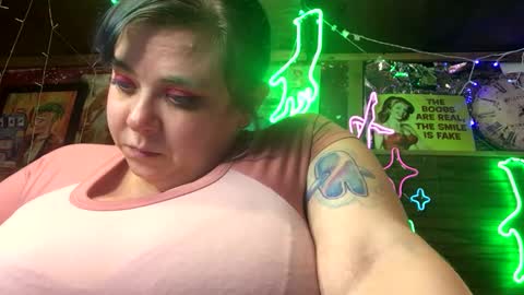 Ellie Louise online show from 01-18-25, 02:25