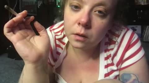 Ellie Louise online show from 12-17-25, 06:08