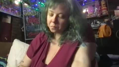 Snapshot of ellielouise11 chatting on 01-18-26, 06:55 Ellie Louise online show from 01-18-26, 06:55