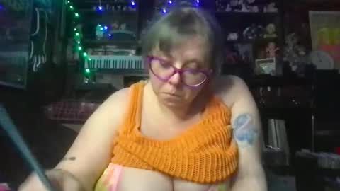 Snapshot of ellielouise11 chatting on 02-04-26, 09:20 Ellie Louise online show from 02-04-26, 09:20