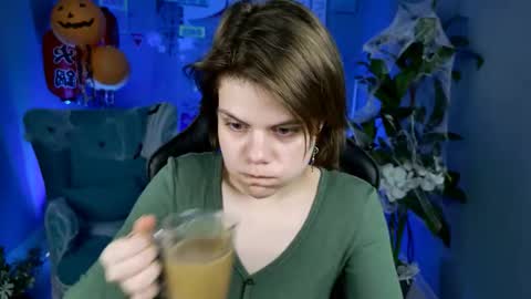 elliemurler online show from 10-24-25, 09:06