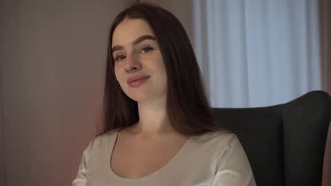 Snapshot of elliephant_ chatting on 12-11-24, 10:47 just Emily online show from 12-11-24, 10:47